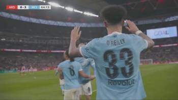 4分钟两连击！奥赖利头球破门梅开二度！曼城2-0领先枪手！